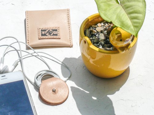 &quot;Do not hit the bag,&quot; vegetable tanned leather leather round little hub