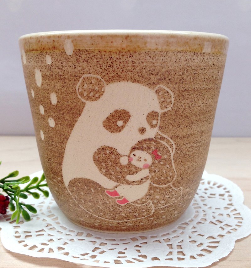Panda hug cup - แก้วมัค/แก้วกาแฟ - วัสดุอื่นๆ สีนำ้ตาล