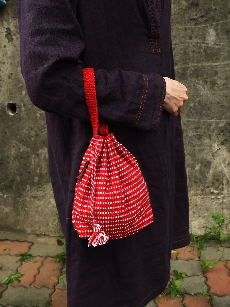 <Taiwan exclusive hand-woven> Nepal RHN Pouch / Universal bag / bucket bag (red little) - กระเป๋าถือ - วัสดุอื่นๆ สีม่วง