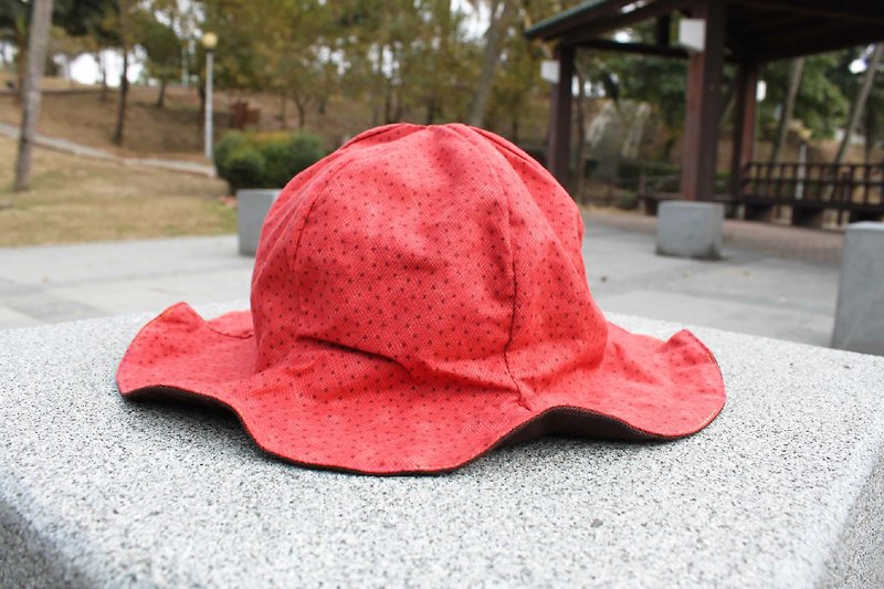 [CURLY CURLY] red camel / a cap A Flower Of Hat (double-sided wear) - หมวก - วัสดุอื่นๆ สีแดง