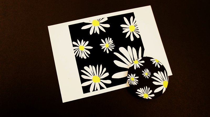 Daisy set (postcard & badge) - การ์ด/โปสการ์ด - กระดาษ สีดำ