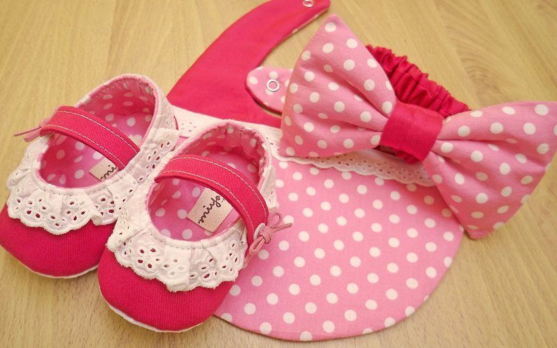 Cute pink dot / bib / bow hair band / baby shoes / toddler shoes / full moon ceremony / moon gift box - ผ้ากันเปื้อน - วัสดุอื่นๆ 