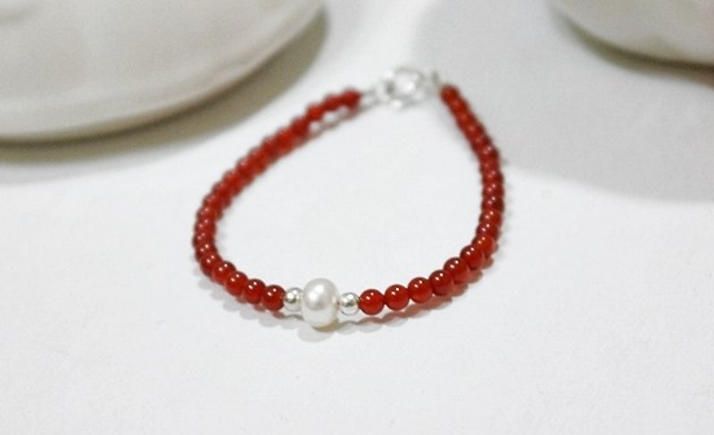 Natural stone x silver buckle button <red line> // can change elastic bracelet // #玉髓# #珍珠# - Bracelets - Gemstone Red
