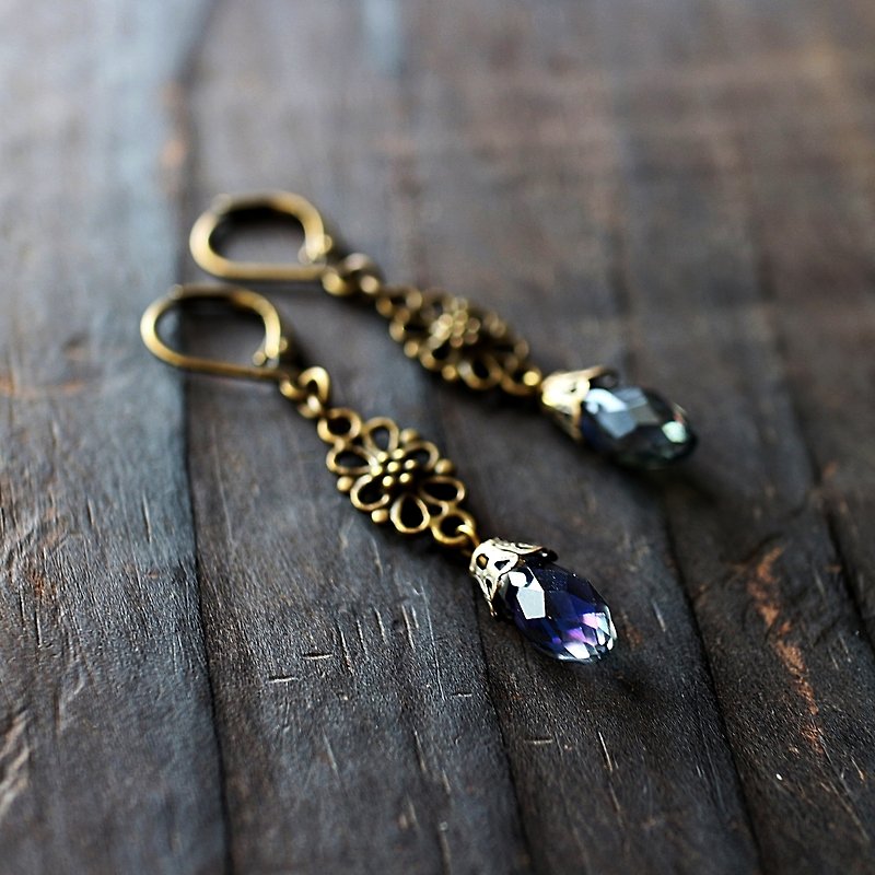 EF復古宮廷系列NO.14紫彩色鏤空雕花耳環 - Earrings & Clip-ons - Other Materials Purple