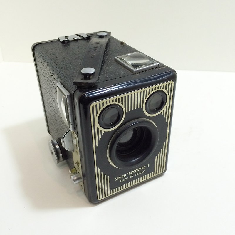 Britain made 1947 Kodak Six-20 Brownie Model E box-type camera - กล้อง - วัสดุอื่นๆ สีน้ำเงิน