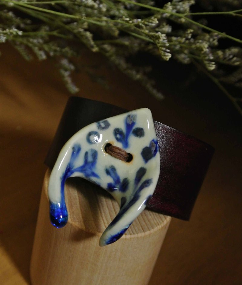 【 T - C 】手環 手鐲 皮革 牛皮 日本白瓷 瓷器  限量 自然釉色 無限看不膩色調 攝氏1350高溫燒製 - 手鍊/手環 - 瓷 