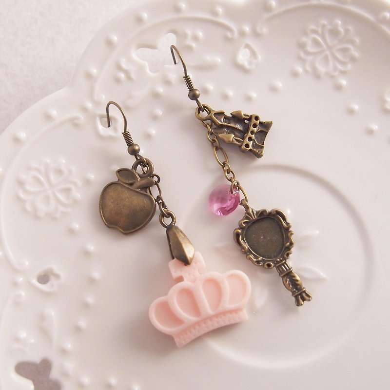 ◎ Crown Princess Snow White fairy tale x x x Apple x Mirror Castle x asymmetrical ear clip earrings hook /// /// stainless steel ear hook - Long Necklaces - Other Materials Brown