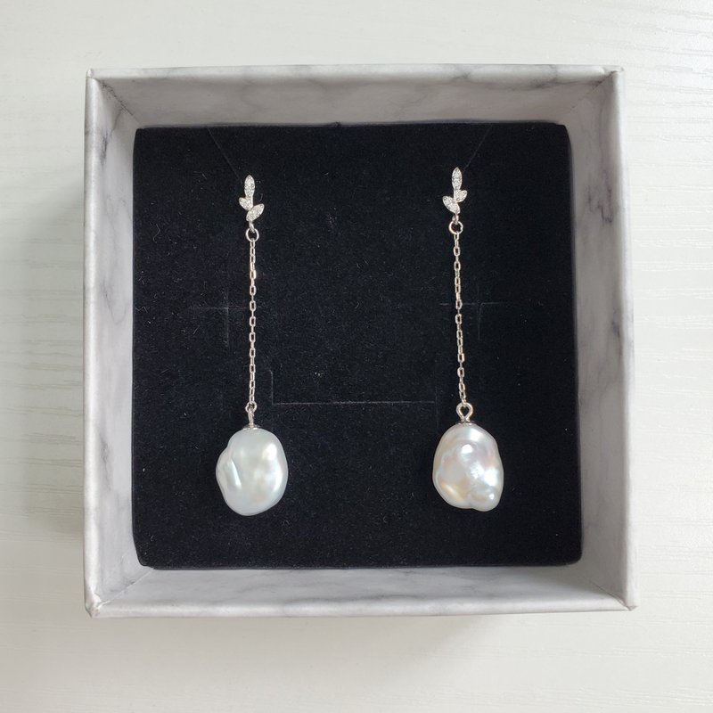 Dainty Freshwater White Keshi Pearls 925 Silver Leaves Dangle Long Earrings - Earrings & Clip-ons - Pearl White