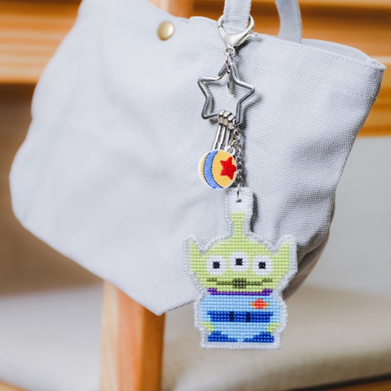 【Alien】Ornament - Cross Stitch Kit | Xiu Crafts - Knitting, Embroidery, Felted Wool & Sewing - Thread Multicolor