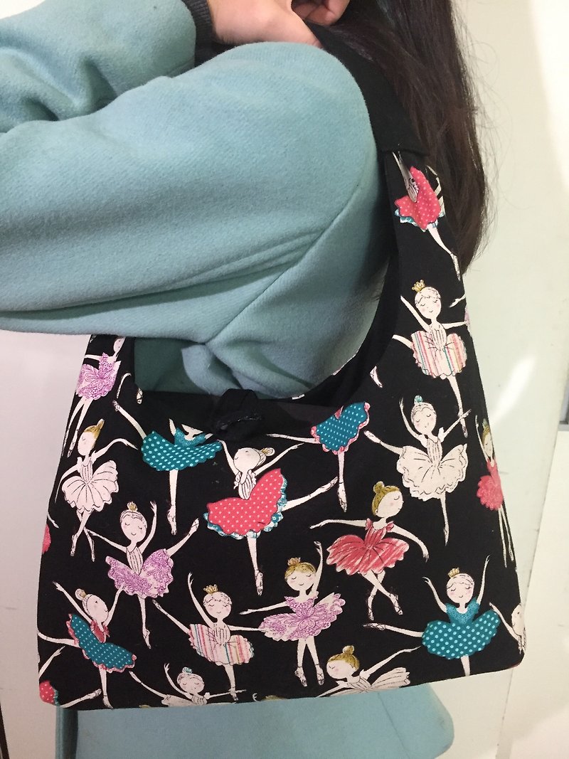 ㄧ portable Bubu bag - colorful ballet girl - กระเป๋าถือ - ผ้าฝ้าย/ผ้าลินิน สีดำ