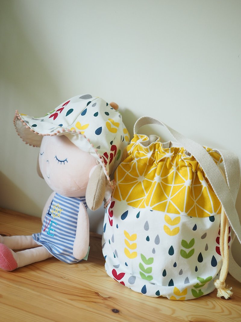 Handmade Canvas Bag and reversible sun protection hat gift set - กระเป๋าแมสเซนเจอร์ - ผ้าฝ้าย/ผ้าลินิน หลากหลายสี