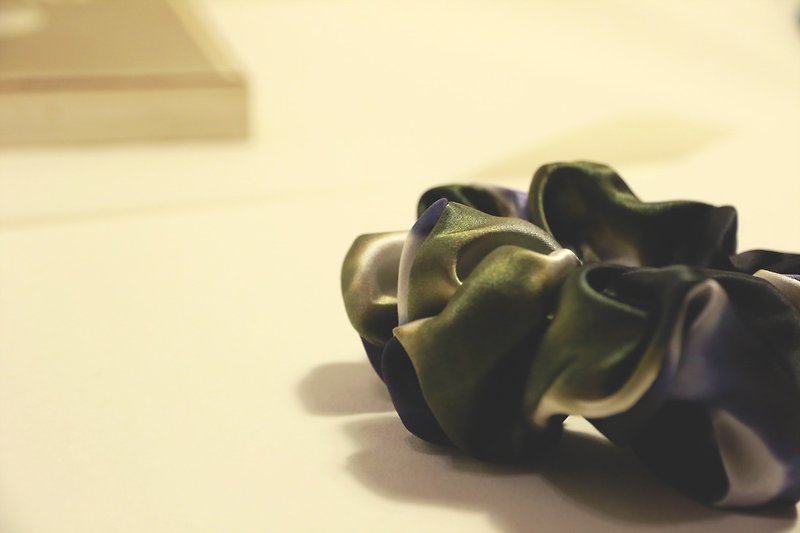 [French Romance] Fashionable quality boutique-100% pure silk printed hair tie - Hair Accessories - Silk Black