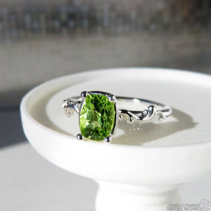 リリーパッド ペリドット リング / Lilypad in Peridot Ring - 戒指 - 寶石 綠色