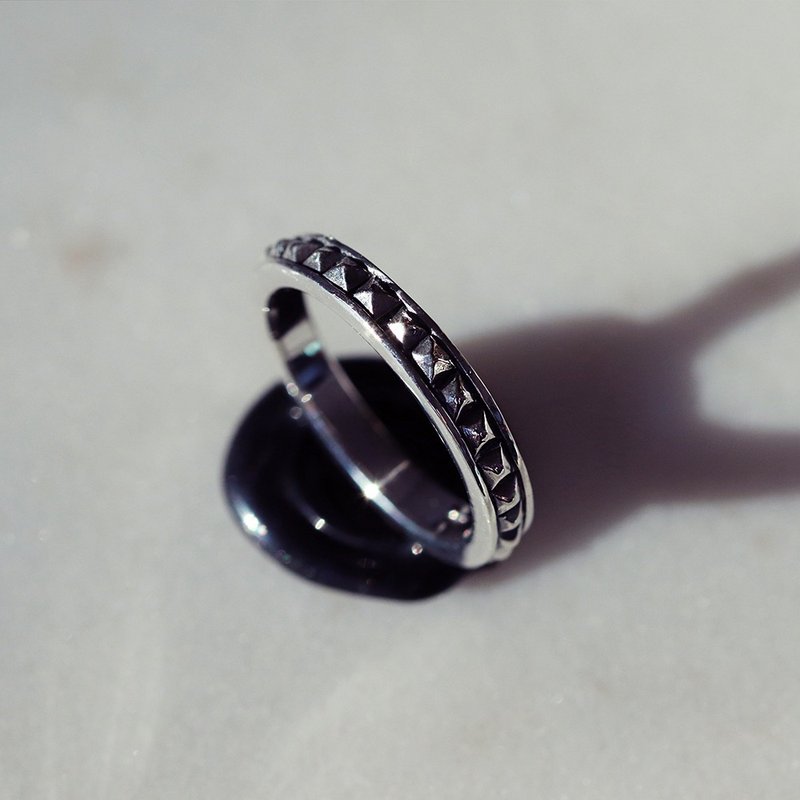 Silver Spike Ring 925 Punk Goth - แหวนทั่วไป - เงินแท้ สีเงิน