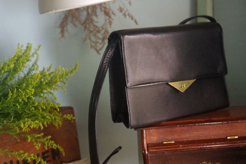 4.5studio- antique bag - Japanese designer brand junko koshino minimalist black triangular dorsal side bag hard shell - กระเป๋าแมสเซนเจอร์ - หนังแท้ สีดำ