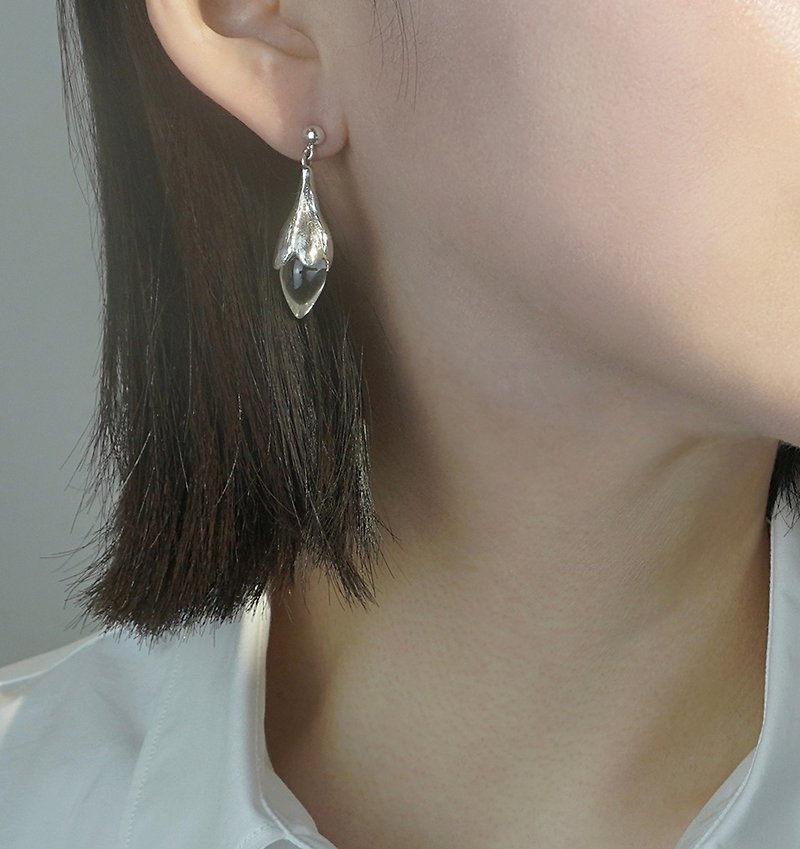 (925 Sterling Silver) Flower bud earrings_Crystal - ต่างหู - เงินแท้ สีเงิน