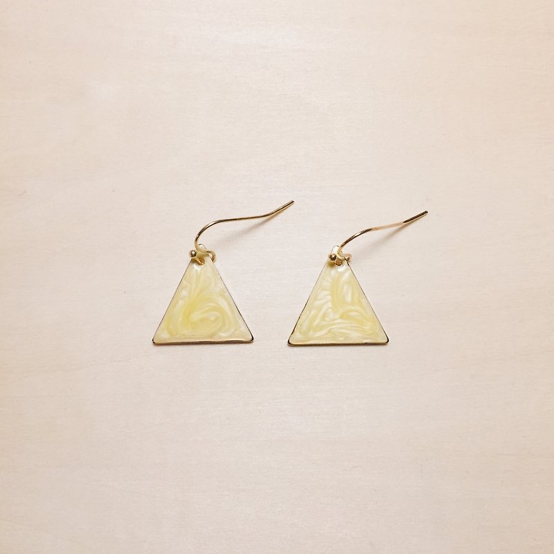 復古黃滴釉三角耳環 - 耳環/耳夾 - 顏料 黃色