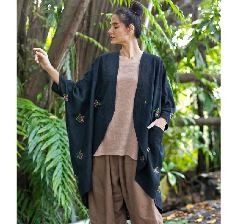 Oversized black linen shrug with floral embroidery, casual boho linen coat - 女大衣/外套 - 亞麻 黑色