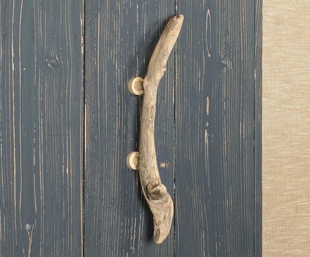 自然なデザインを生かした個性的なドアハンドル、玄関、廊下、階段など