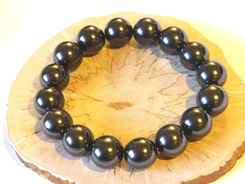 Shungite bracelet, stretchy beaded bracelet, black beads 12 mm - สร้อยข้อมือ - หิน สีดำ