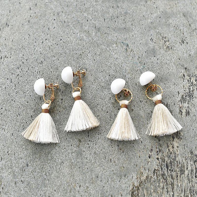 Dome tassel earrings / white - ต่างหู - เส้นใยสังเคราะห์ ขาว