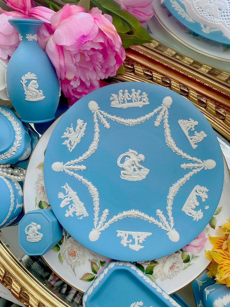 英國骨瓷Wedgwood jasper 藍色碧玉邱比特小天使瓷盤 蛋糕盤禮物 - 盤子/餐盤 - 瓷 藍色