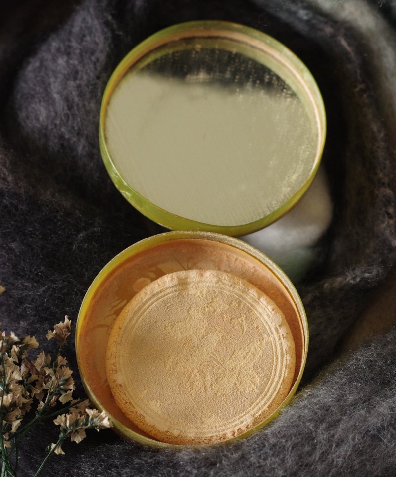 Antique Japanese made green celluloid powder box W838 - อื่นๆ - โลหะ สีเงิน