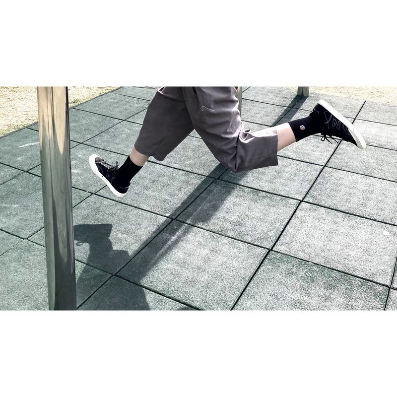 復古草寫圖形 3/4半筒襪 厚實毛巾底 黑 交換禮物 情人節 - 襪子 - 其他材質 黑色