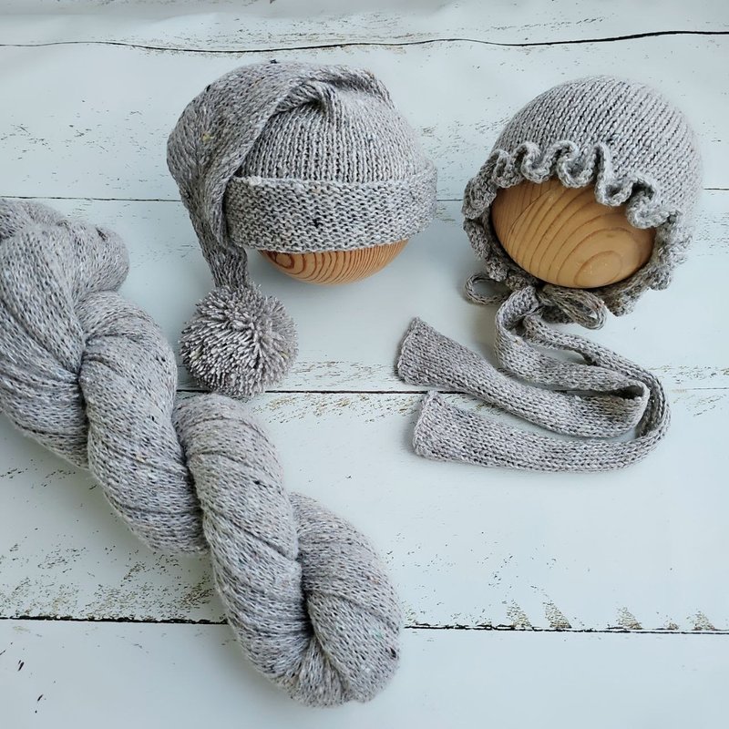 Newborn Sleepy Cap pompom with Wrap, Knitted Photo Props, Baby hat ruffled - 嬰兒手鍊/飾品 - 羊毛 灰色