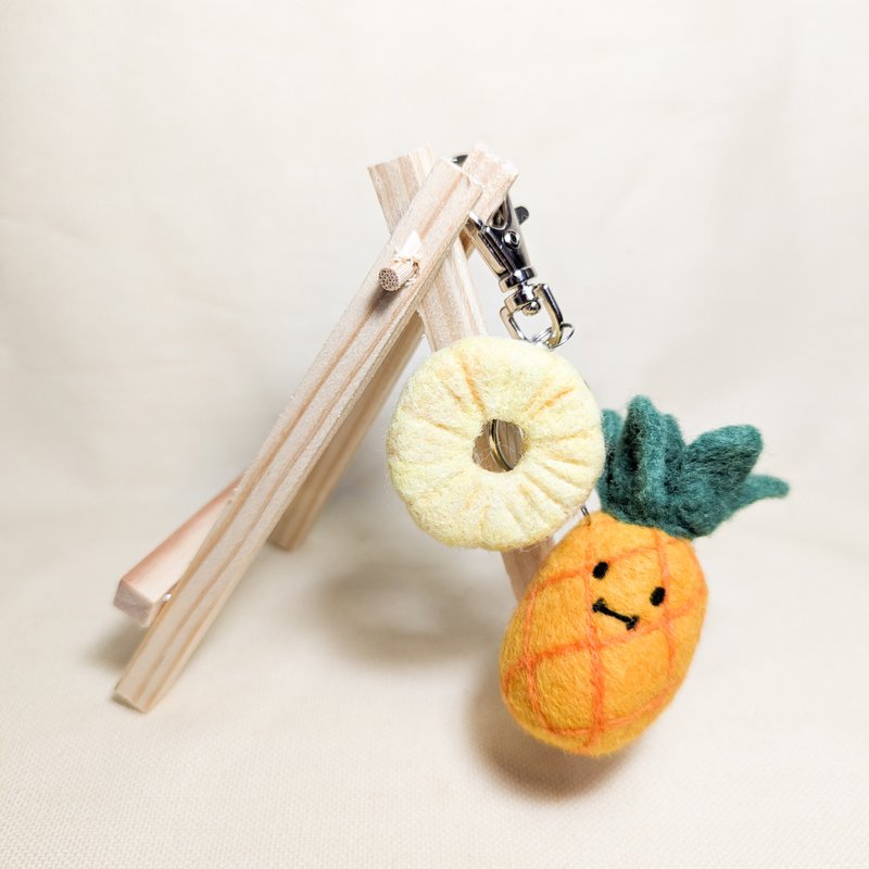 Wool Felt Pineapple and Slice Keyring Charm - ที่ห้อยกุญแจ - ขนแกะ 