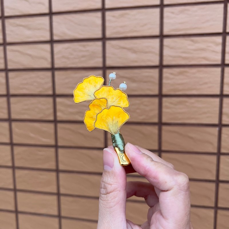Velvet flower ginkgo hair clip - Hair Accessories - Other Materials Yellow