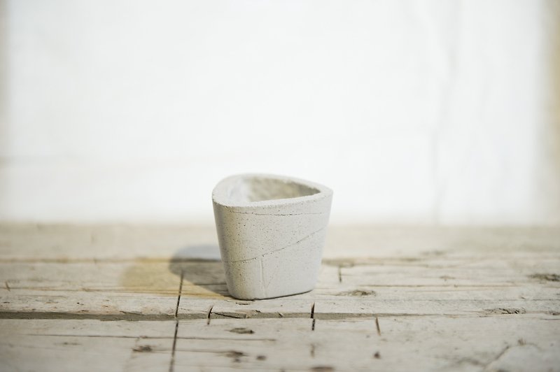 Cement utensils / pots small triangle - Plants - Cement Gray