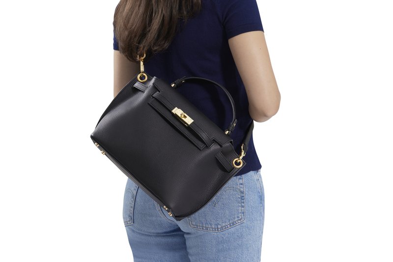 BELLA classic handmade leather buckle bag - กระเป๋าถือ - หนังแท้ สีดำ