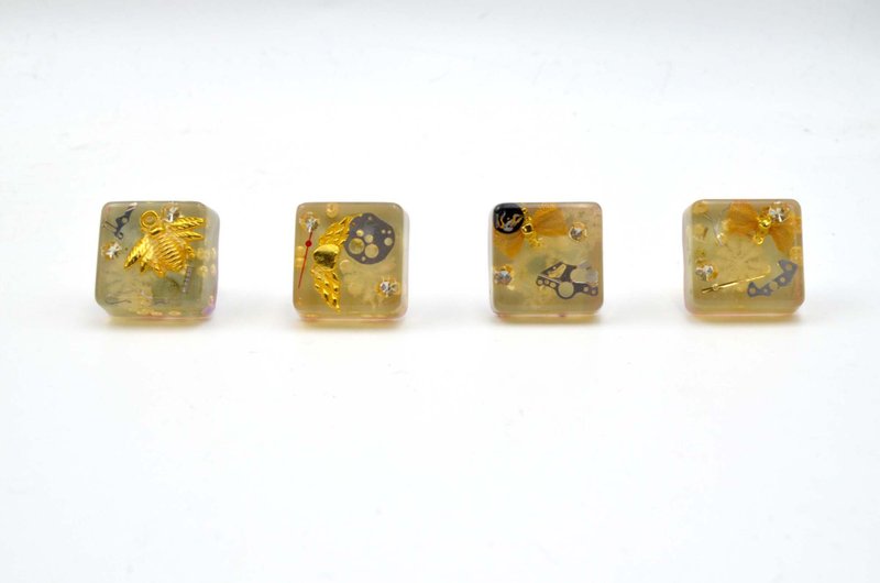 There is only one set of 4 TIMBEE LO hand-made white doll ice cube rings that are not sold in bulk - General Rings - Resin Multicolor
