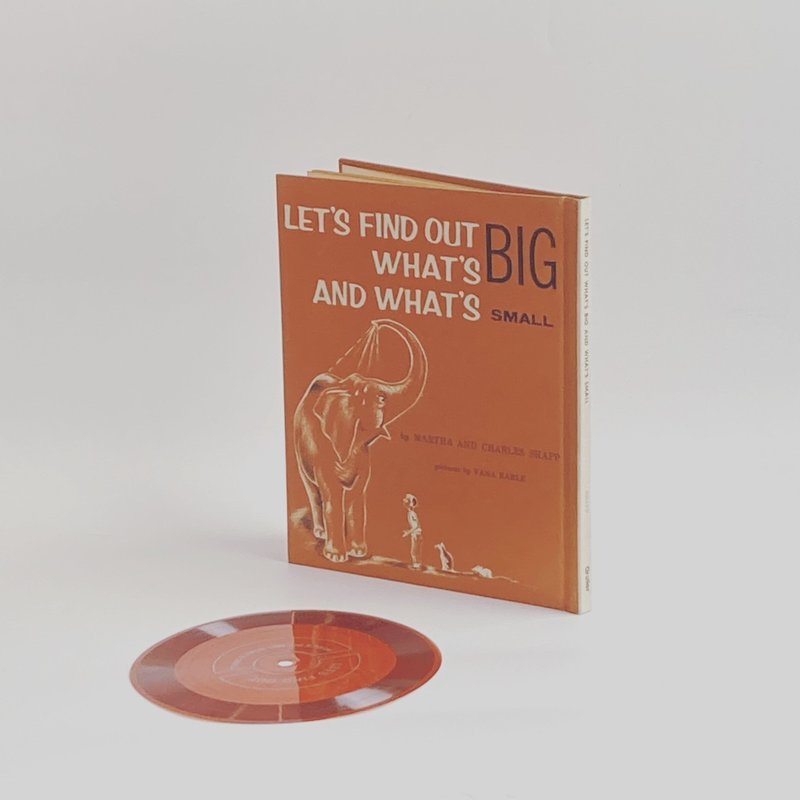 LET'S FIND OUT WHAT'S BIG AND WHAT'S SMALL - 刊物/書籍 - 紙 