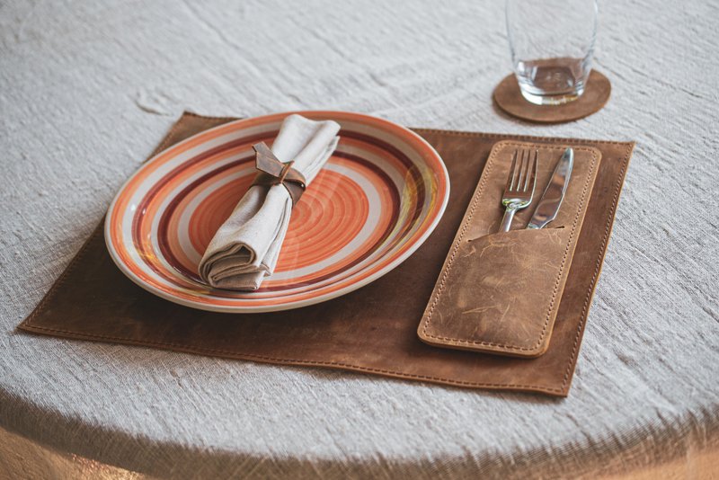 Leather Placemat – Rustic and Durable Table Setting - ผ้ารองโต๊ะ/ของตกแต่ง - หนังแท้ 