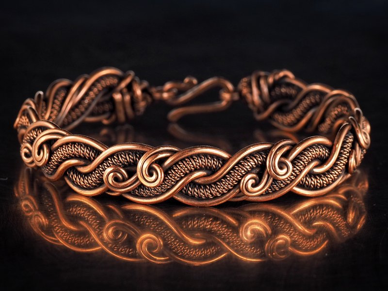 Pure copper bracelet for her Unique wire wrapped metal bangle Handmade jewelry - สร้อยข้อมือ - ทองแดงทองเหลือง สีทอง