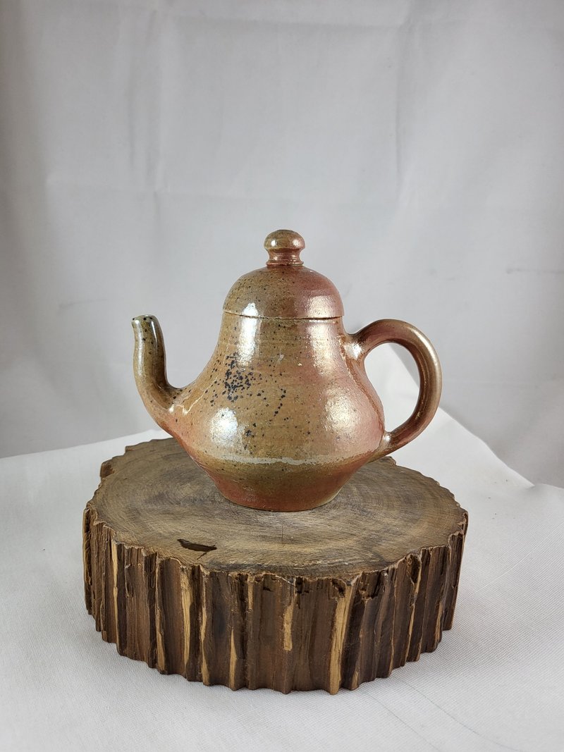 思婷壺柴燒茶壺 - 茶壺/茶杯/茶具 - 陶 金色