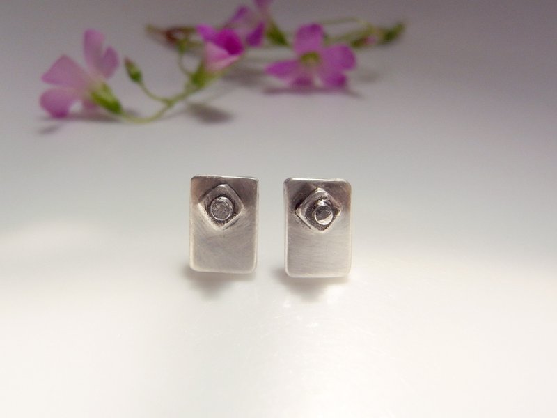 Tiny Rectangle--Sterling Silver--Silver Rectangle --Cute Rectangle Stud Earrings - ต่างหู - เงิน สีเทา