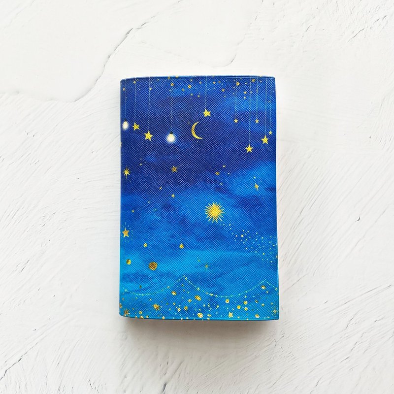 ブックカバー 星たちの輝き / 本 BOOK 文庫本 宇宙 宇宙柄 ギャラクシー 銀河 星 星空 夜空 星座 月 三日月 流星 流れ星 - 書衣/書套 - 人造皮革 藍色