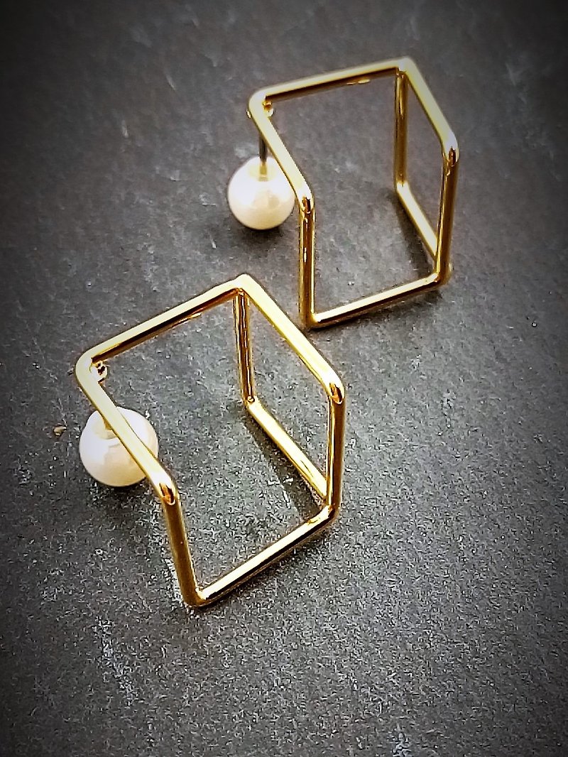 freeshipping 2way Square box  shellfish pearl earrings - Earrings & Clip-ons - Other Metals Gold