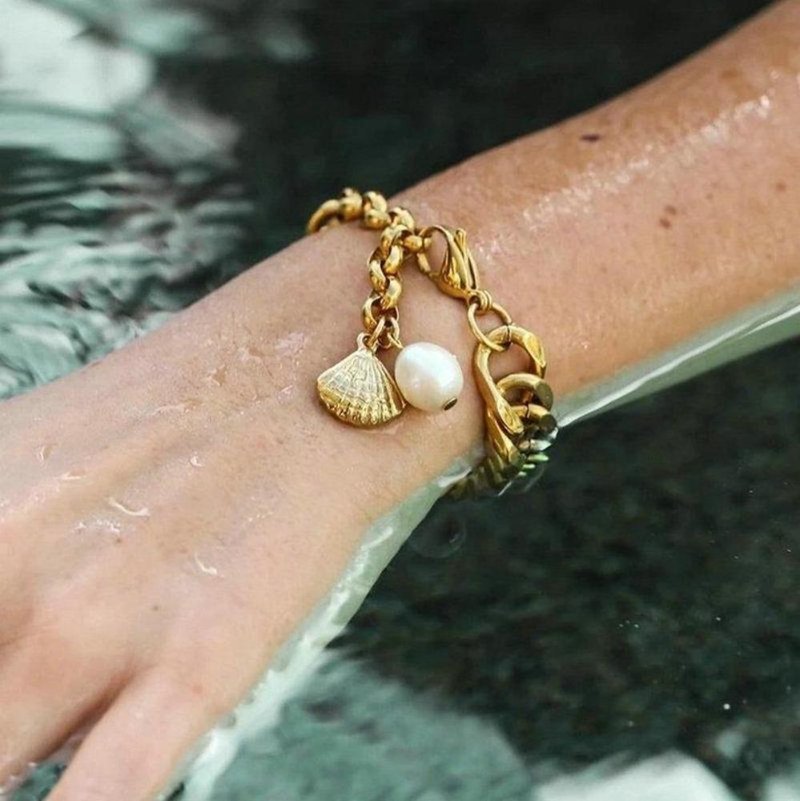 珍珠貝殼不銹鋼寶藏金色粗手鍊 Seashell Gold Bracelet - 手鍊/手環 - 不鏽鋼 金色