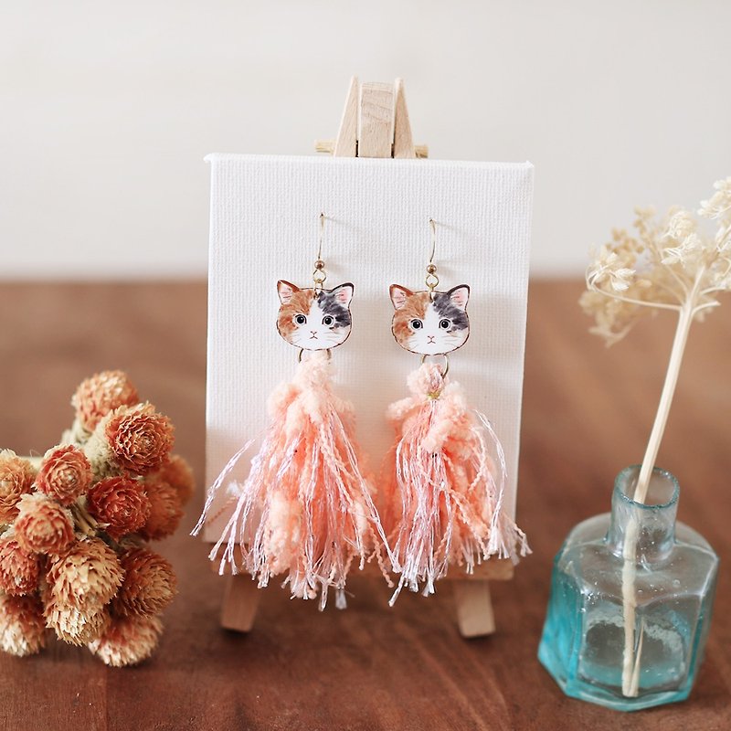 Small animal tassel handmade earrings - peach yog cat can be clipped - ต่างหู - เรซิน สีส้ม