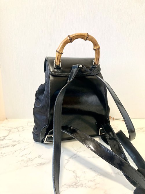 【希少】GUCCI グッチ バンブー バニティ エナメル パテントレザー Yahoo!オークション -「グッチ バニティバッグ」(バンブーライン