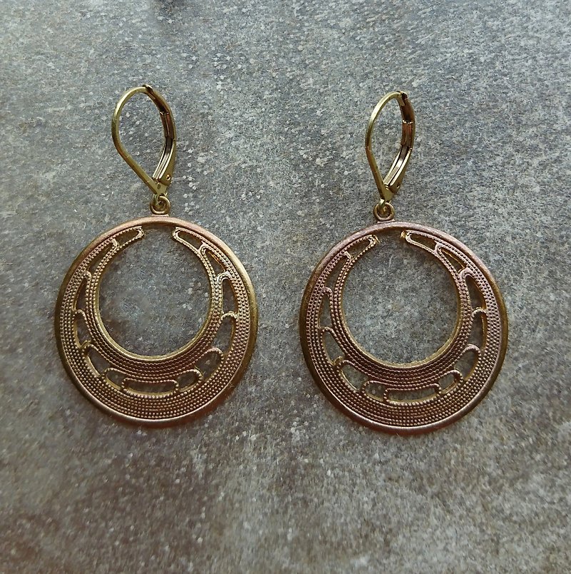 黃銅鏤空圓形耳環 - 耳環/耳夾 - 其他金屬 