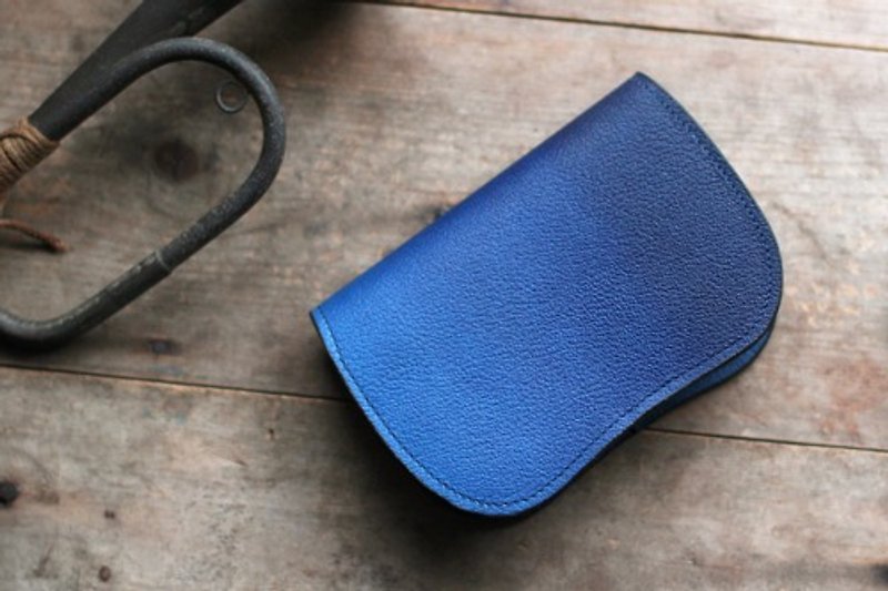 Indigo dyed leather [shiboai] Bi-fold wallet [Tenai] - กระเป๋าสตางค์ - หนังแท้ 