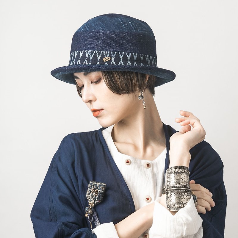 A bowler hat made of indigo-dyed cotton from Burkina Faso, Japan and Thailand - หมวก - ผ้าฝ้าย/ผ้าลินิน สีน้ำเงิน