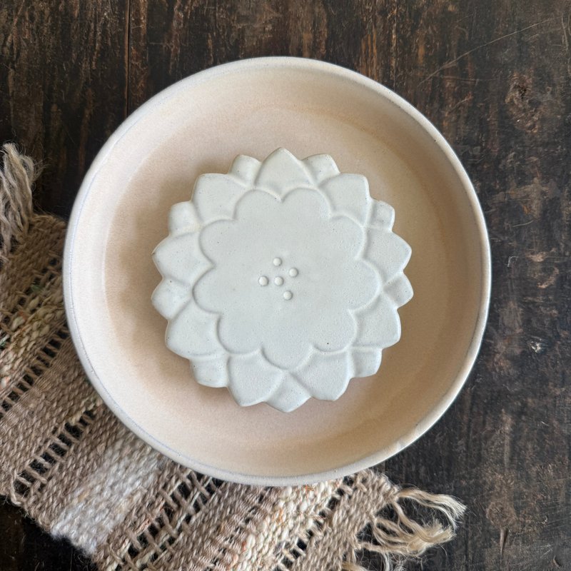 Pink orange deep dish_carved shallow table - Other - Pottery White