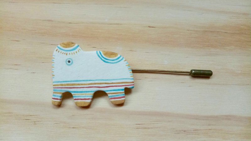 Hand-painted essential oil spread incense pin small white elephant (white pottery) - Brooches - Pottery Blue