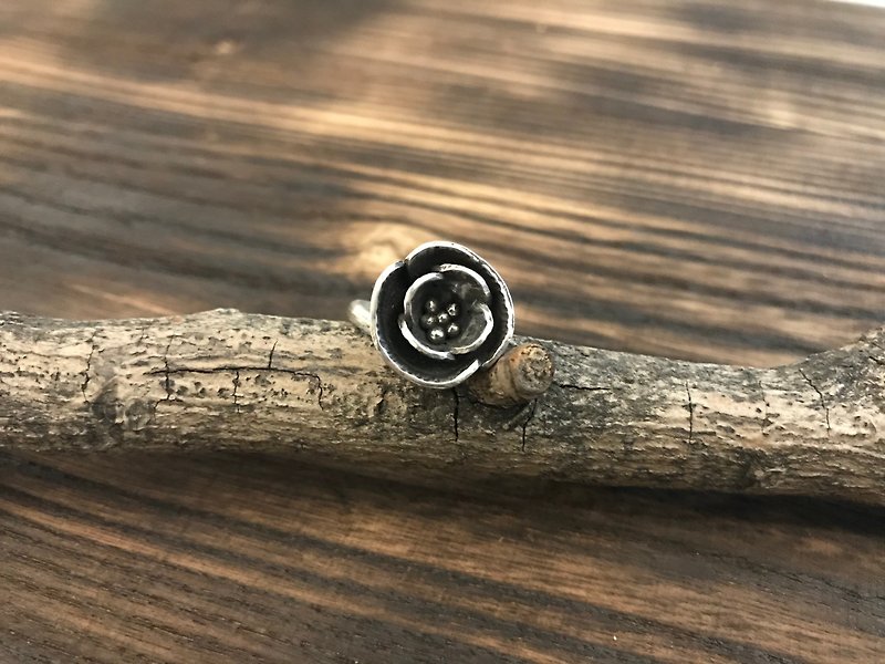 A small flower/poppy flower ring - แหวนทั่วไป - เงิน 